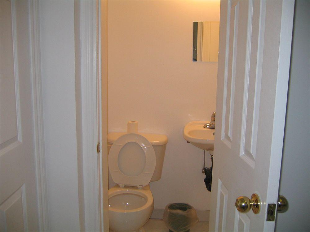 Toronto Travellers Home ภายนอก รูปภาพ