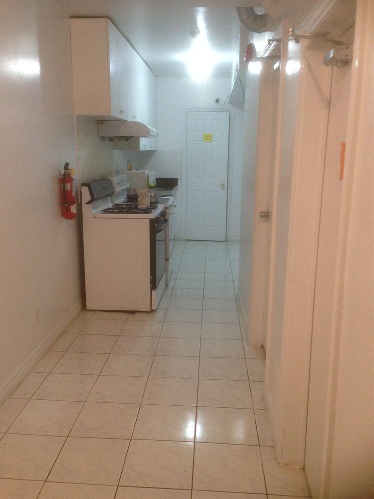 Toronto Travellers Home ภายนอก รูปภาพ