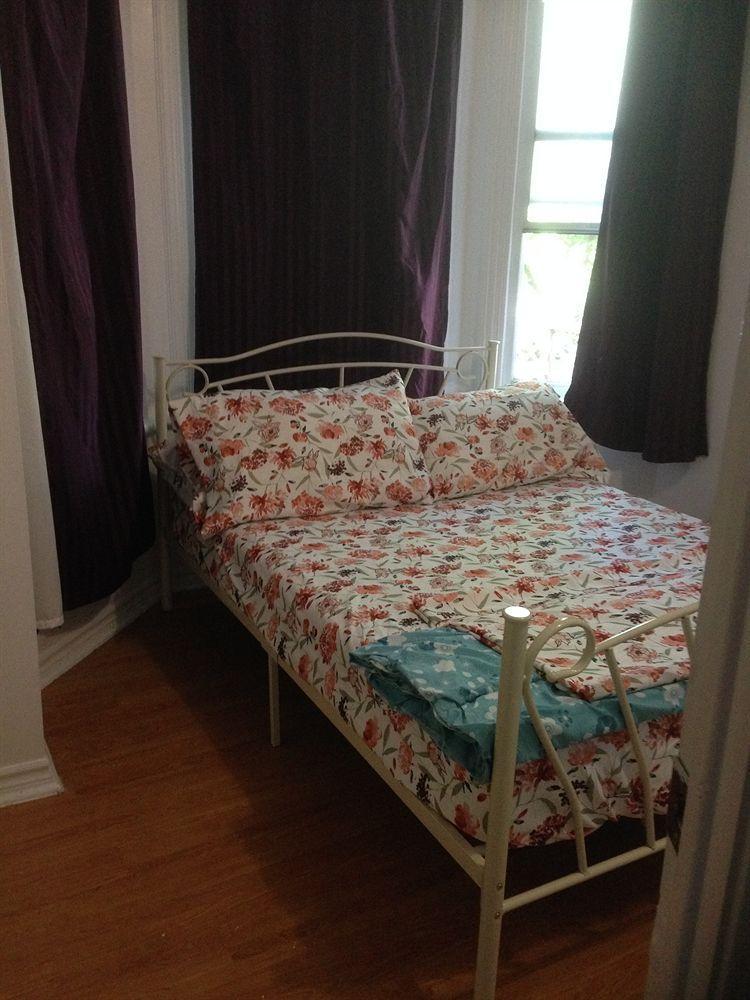 Toronto Travellers Home ภายนอก รูปภาพ