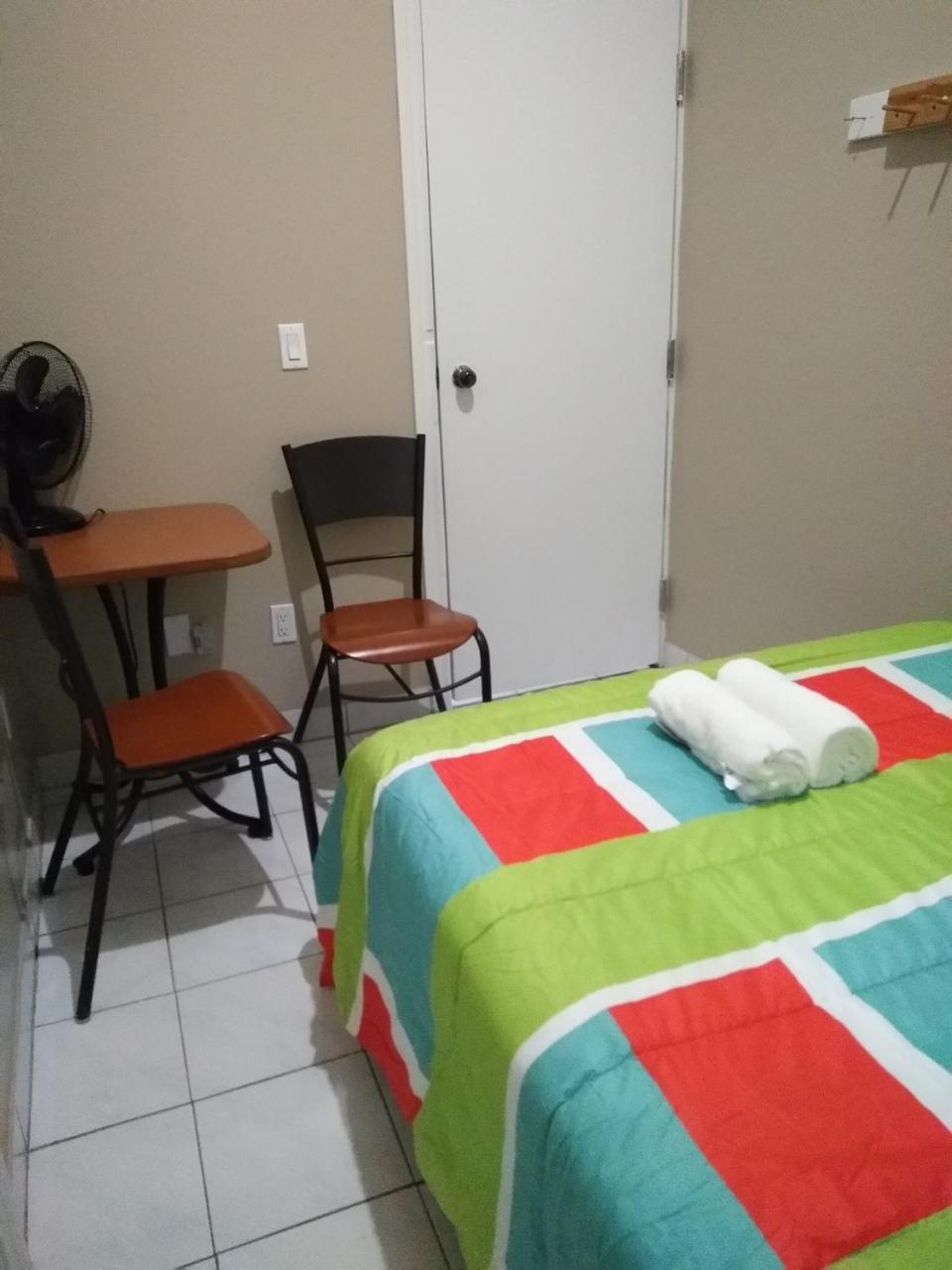 Toronto Travellers Home ภายนอก รูปภาพ